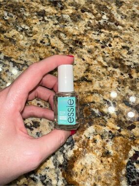NEW Essie Strong Start Base Coat